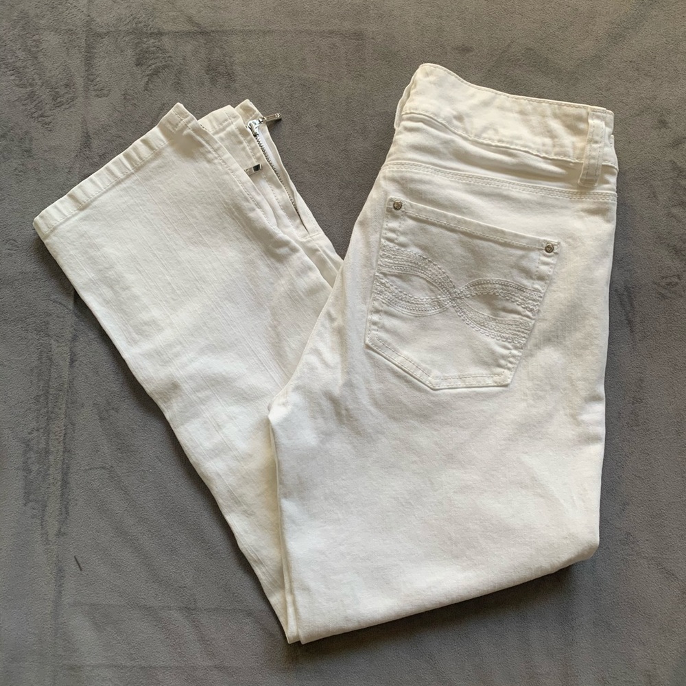 White House Black Market Blanc Slim Crop Pants